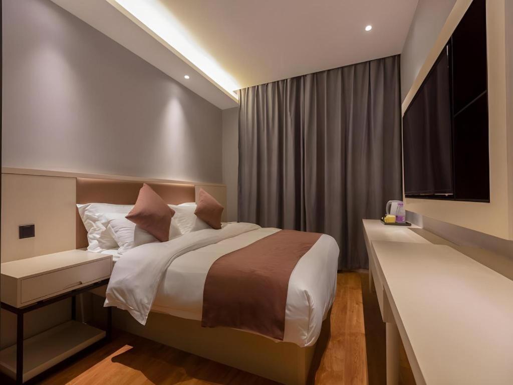 Gya Long Distance Passenger Terminal Station Hotel