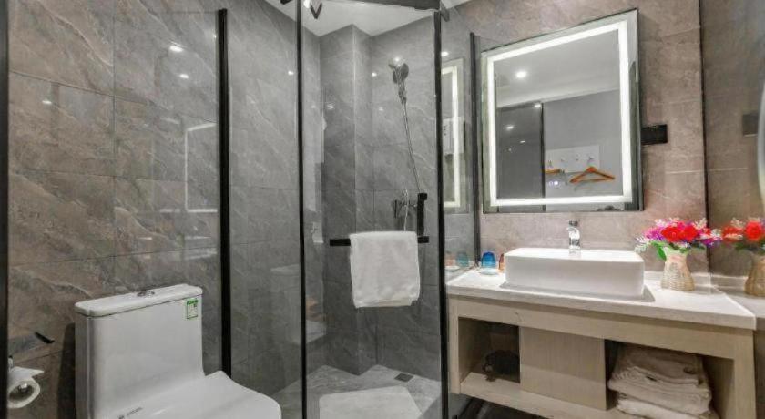 Gya Long Distance Passenger Terminal Station Hotel 4*